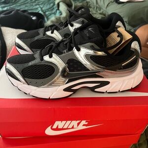 Nike V5 RNR Silver and Black Shoes